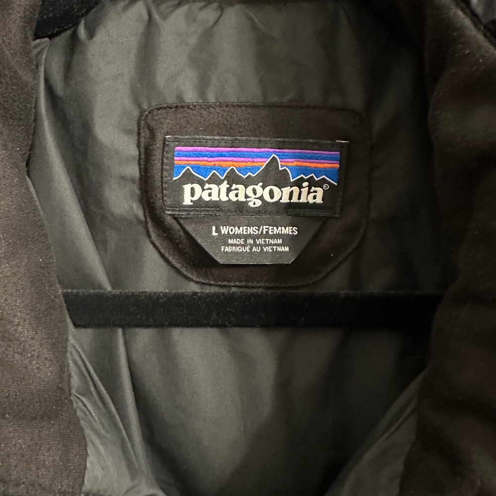 Patagonia Women's Black Quilted Parka - Picture 3 of 5